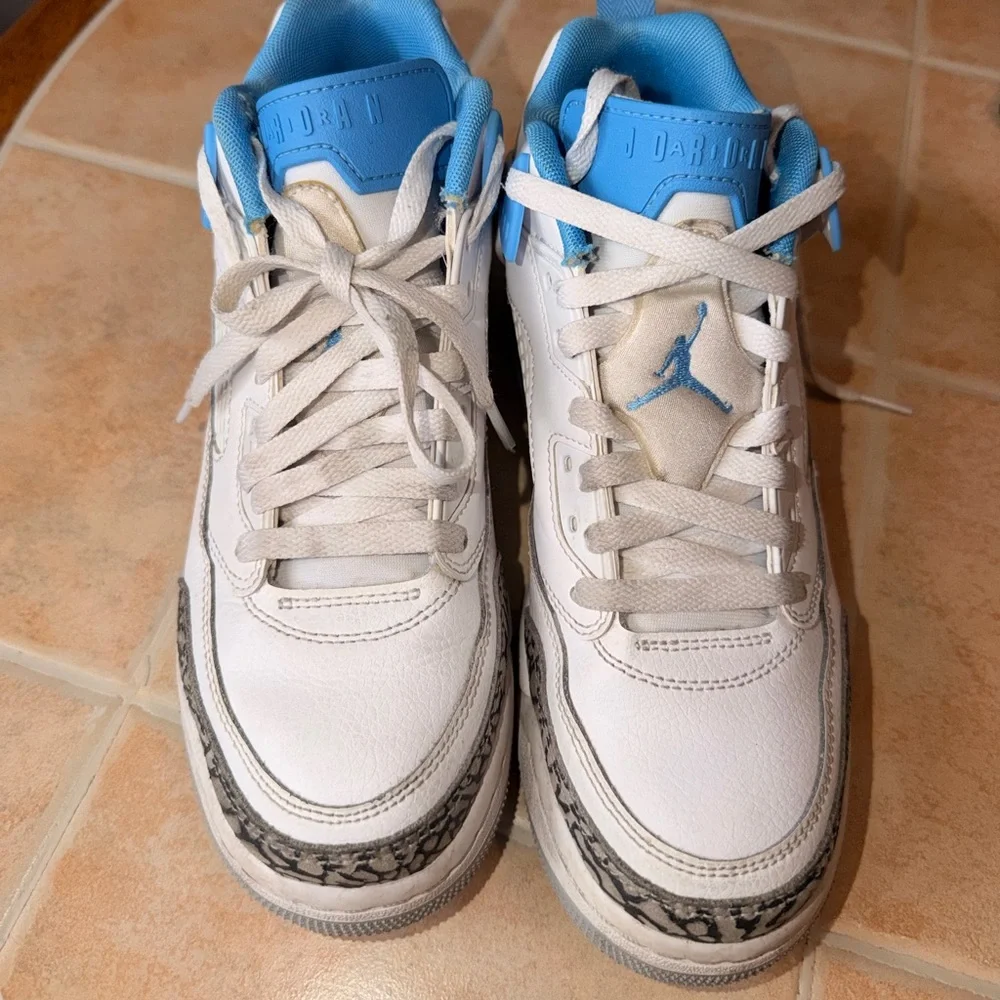Nike Air Jordan Spizike White Blue Youth Size 7 EUC — Light Wear